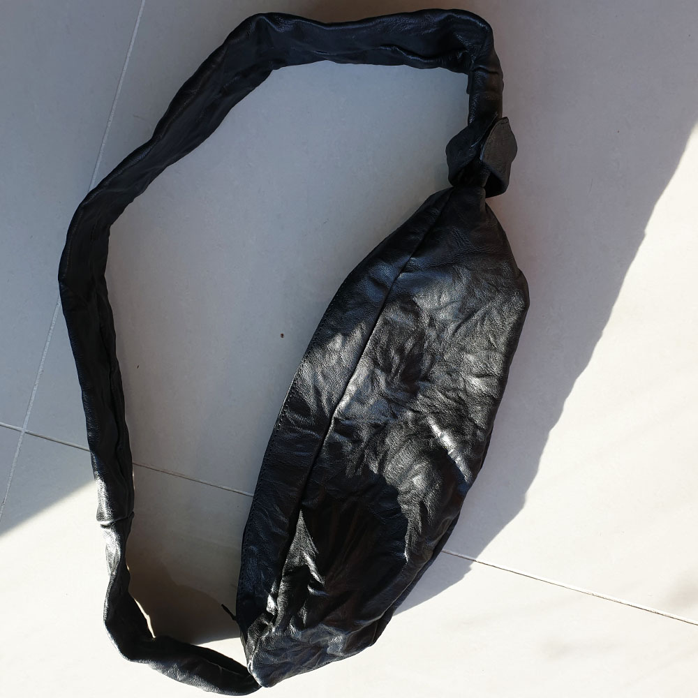 Baguette Leather Cross Bag / Black